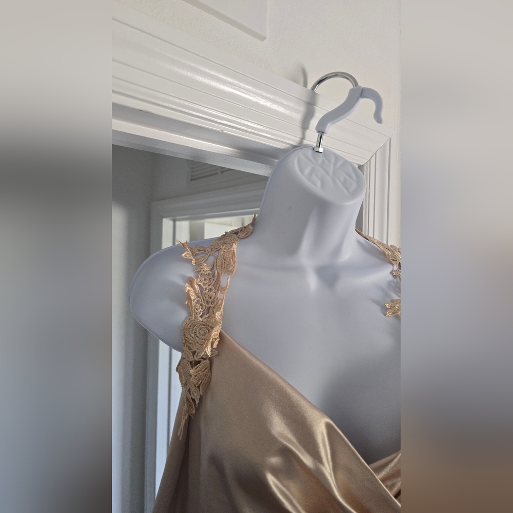 NWT VaVaBold Appliques Detail Cold Shoulder Ruched Side Dress Satin - Picture 6 of 11